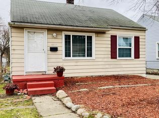 18913 Woodcrest St, Harper Woods, MI 48225