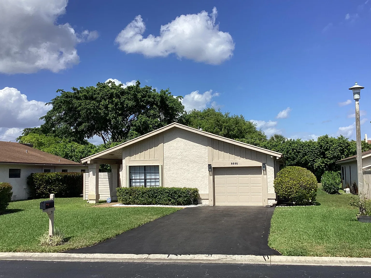 3 bed, 2.0 bath, 1488 sqft, $4,500 — Photo 2