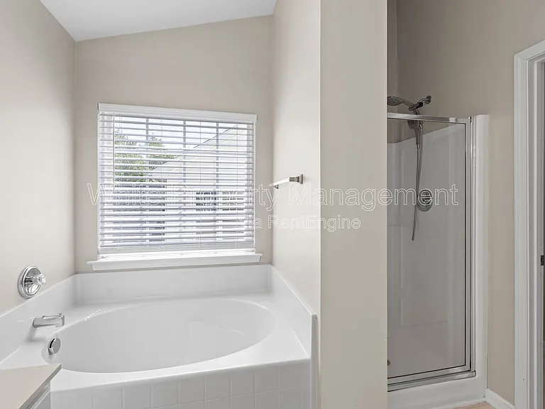 1141 Hammond Dr — Photo 24