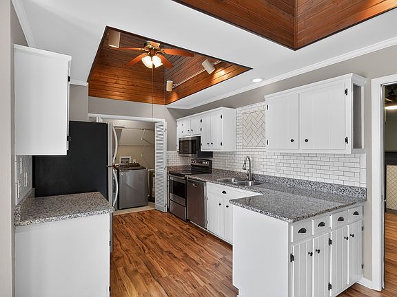 5th image of 906 Old Fountain Pl