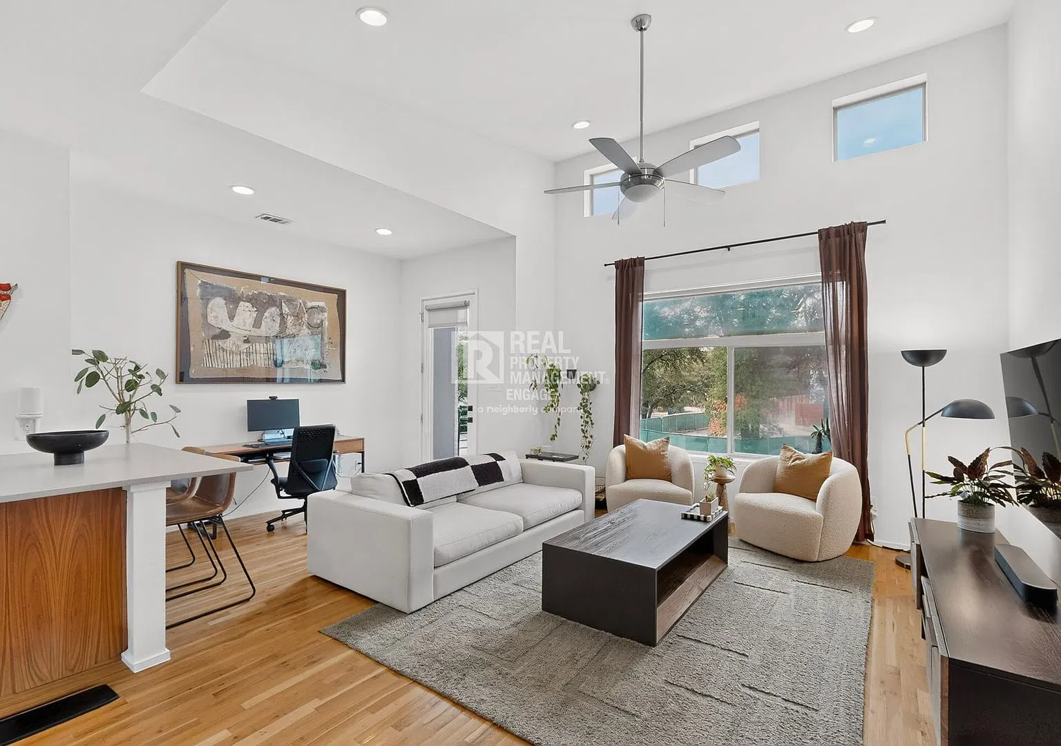 2 Bedroom Home in Dallas Available for Rent — Photo 1