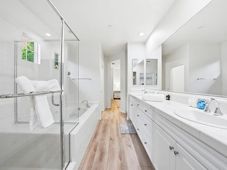 37 Roycroft — Photo 10