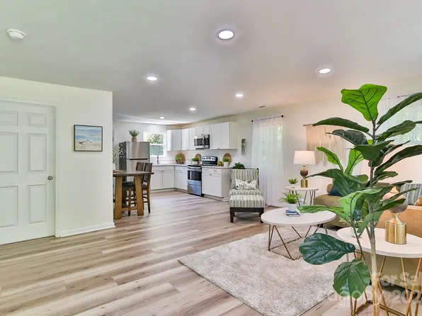 4021 Main Avenue Dr NW, Hickory, NC 28601