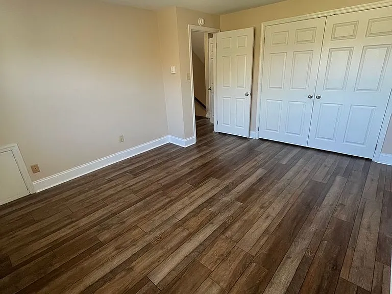 186 E Main St — Photo 2