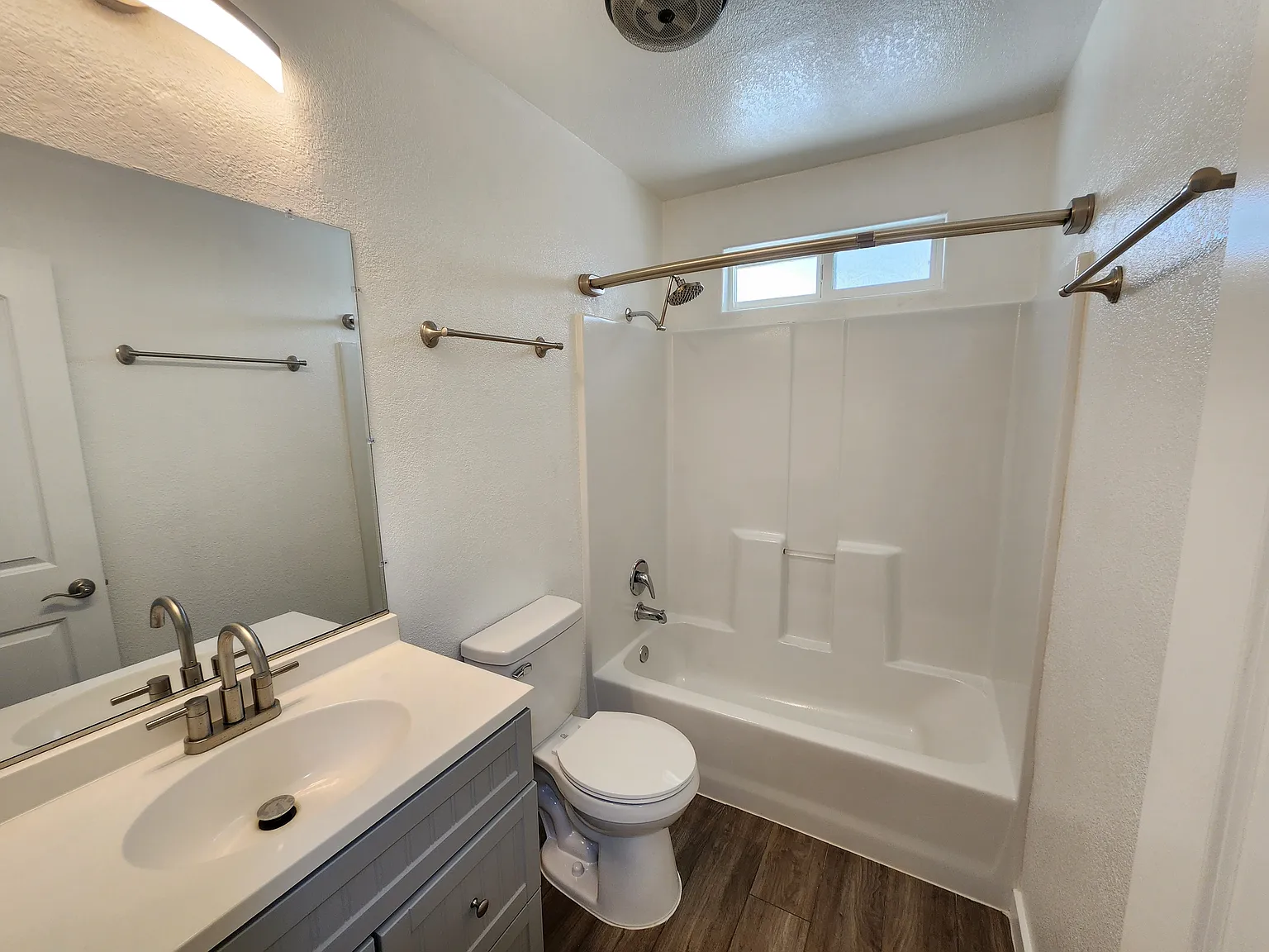 3 bed, 965 sqft, $3,300 — Photo 4