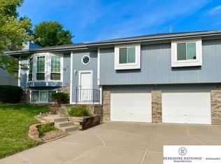 2206 Marilyn Dr, Papillion, NE 68046