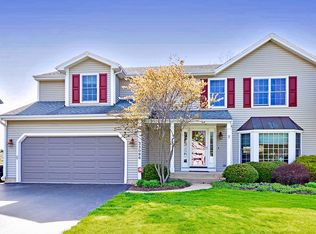 33096 N Shannon Dr, Grayslake, IL 60030