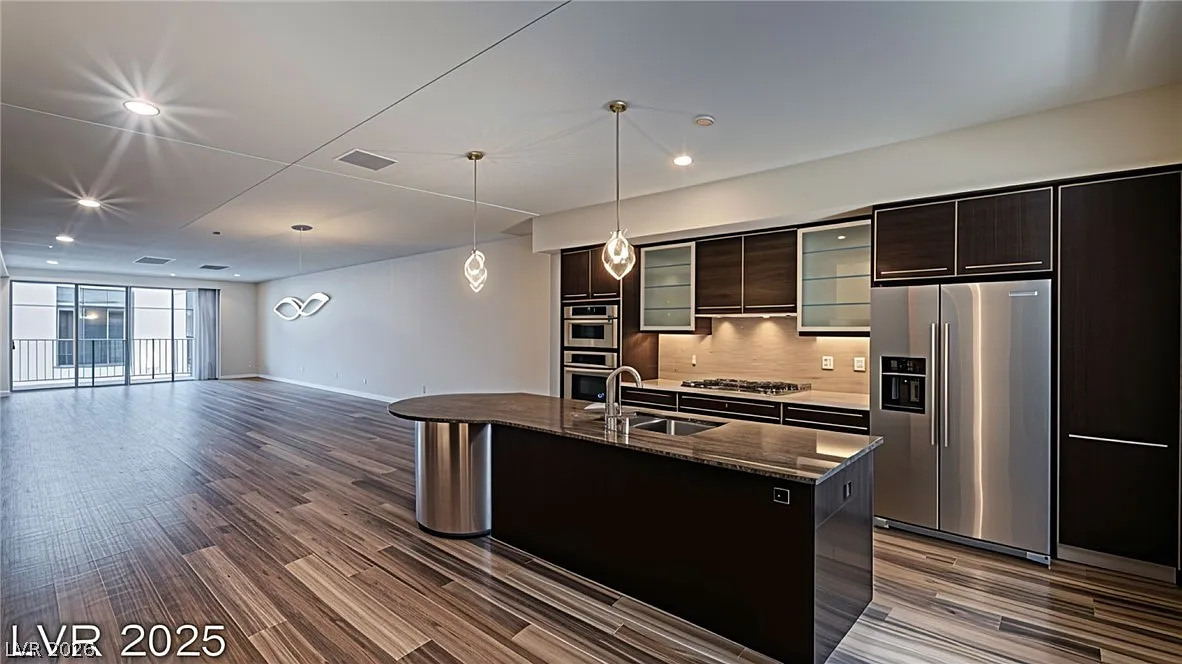 3 bed, 2.5 bath, 2484 sqft, $2,950 — Photo 3