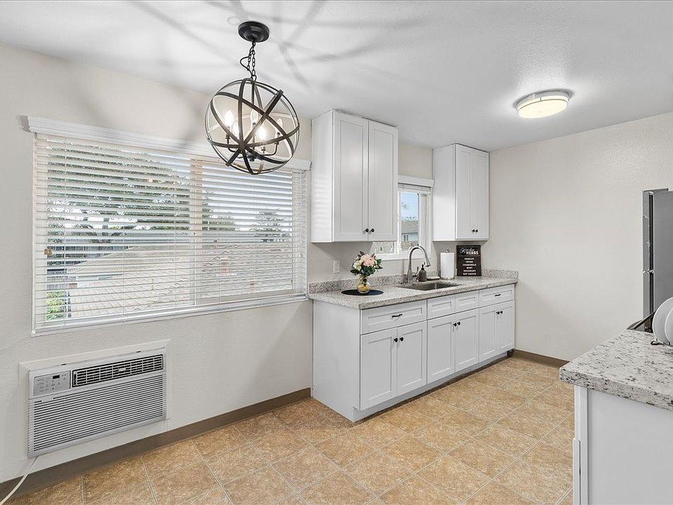 1st image of 1339 Park Dr #12A