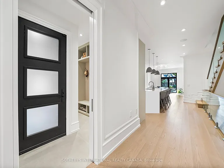 734 Avenue Rd — Photo 11