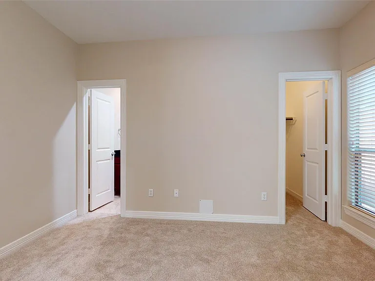 3826 Center St — Photo 6
