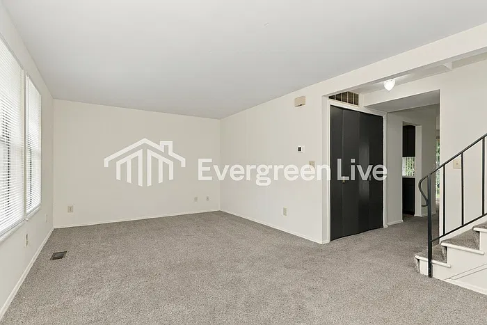 3 bed, 1.5 bath, 1555 sqft, $1,095 — Photo 3