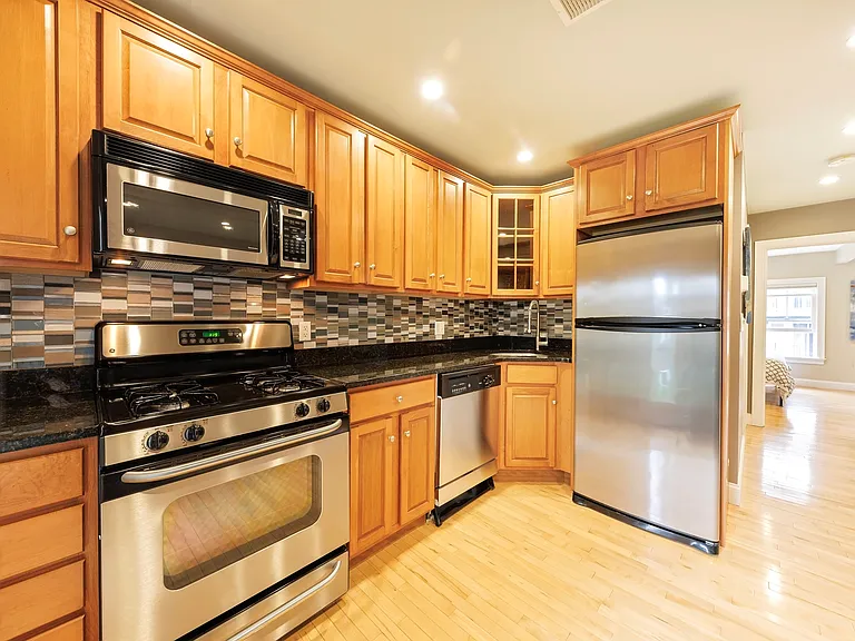 762 E 6th St #3 — Photo 5