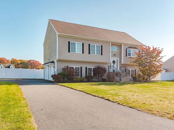 73 Blue Grass Cir, Taunton, MA 02780