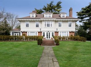 83 3rd St, Garden City, NY 11530