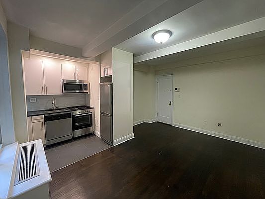 3rd image of 309 W 57th St APT 604