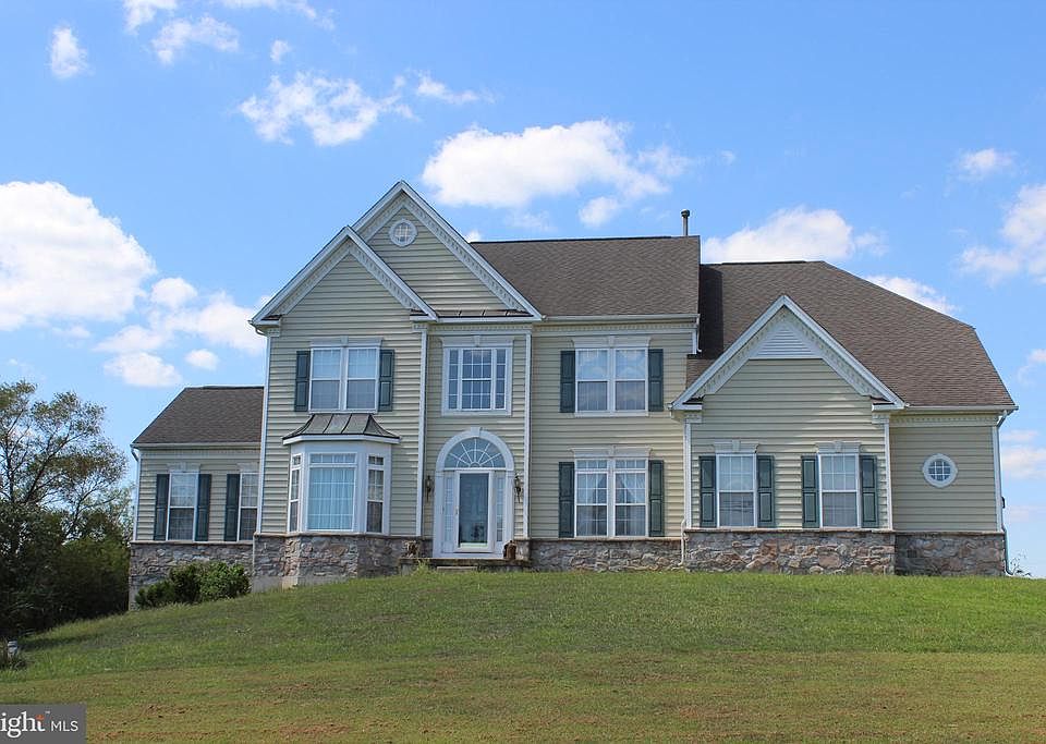1st image of 107 Ashley Ann Ct