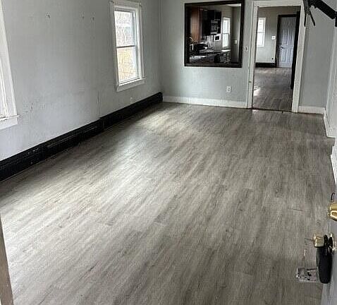 5th image of 1527 Robertson Ave