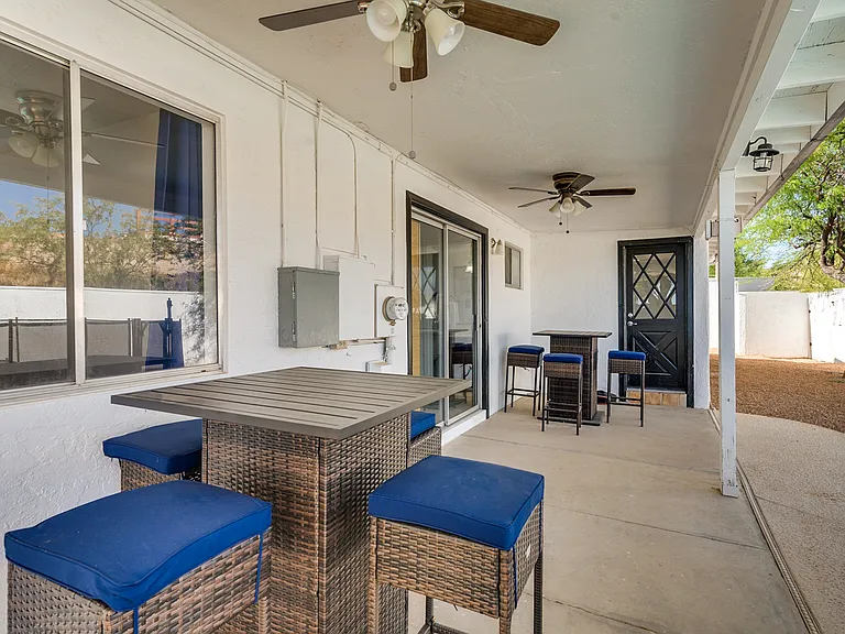 E Celeste Dr — Photo 32