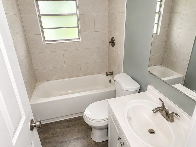 218 Reynolds St — Photo 7