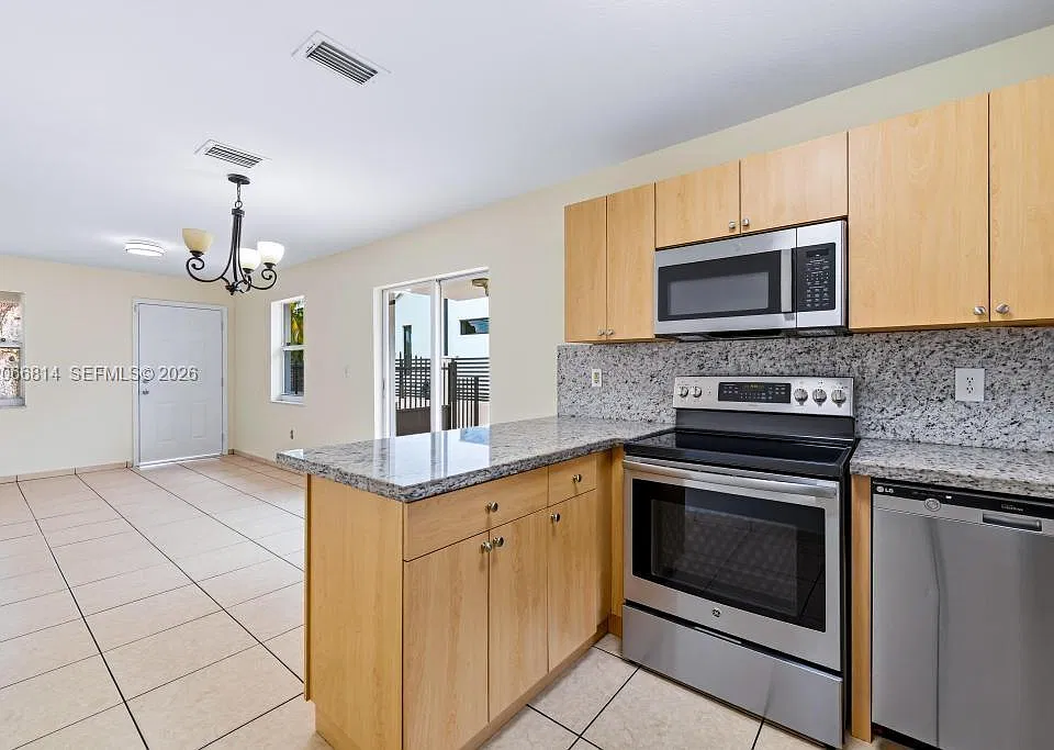 3072 NW 14th St #REAR