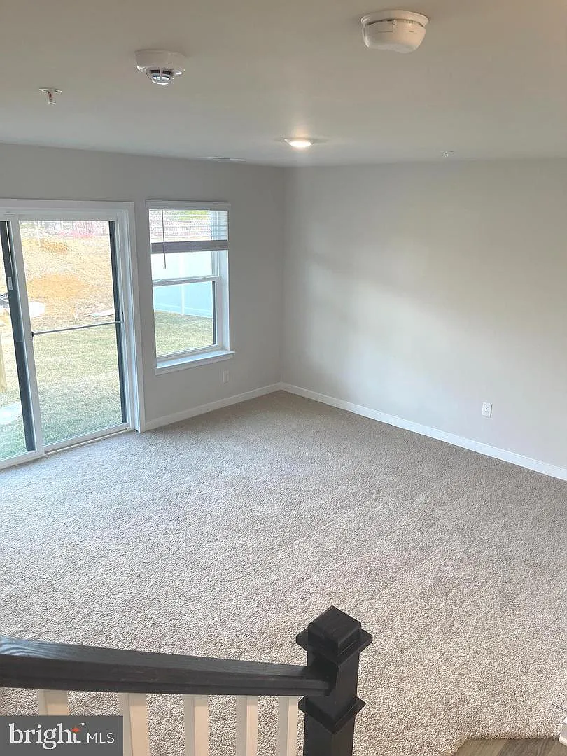 3 bed, 3.5 bath, 2061 sqft, $3,400 — Photo 2