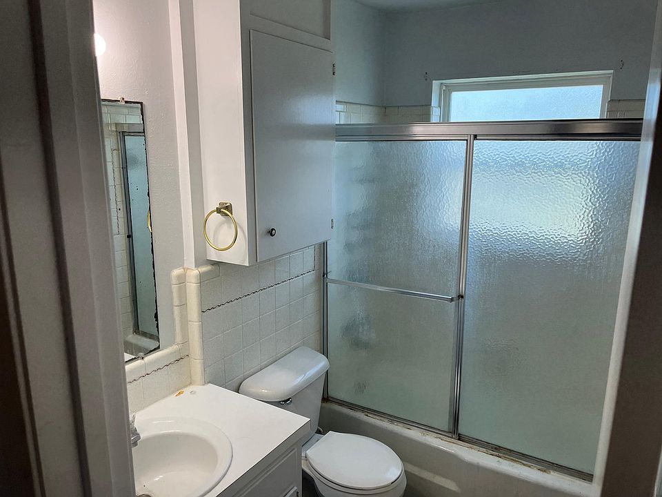 1st image of 1605 Saunders St #4