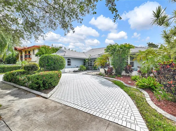 16818 NW 82nd Ct, Miami Lakes, FL 33016