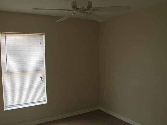 4th image of 615 E Lemon Ave