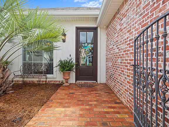 3rd image of 13704 Dunvegan Dr
