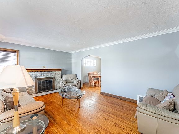 3rd image of 3519 Ridgeland Ave