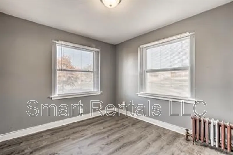 1 bed, 1.0 bath, 650 sqft, $799 — Photo 2