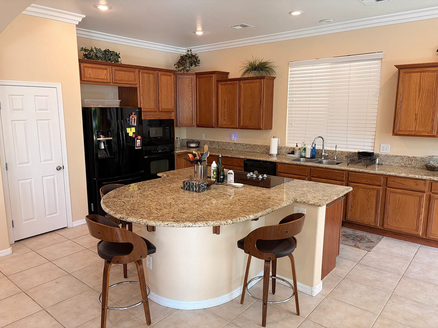 3 bed, 2.5 bath, 2510 sqft, $2,345 — Photo 3