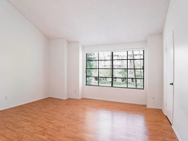 19355 Sherman Way #7 — Photo 10
