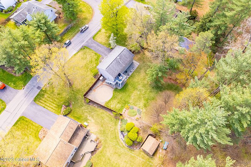 2nd image of 898 Pine Hill Drive
