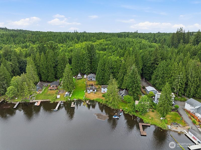 3rd image of 829 SW Lake Roesiger Road