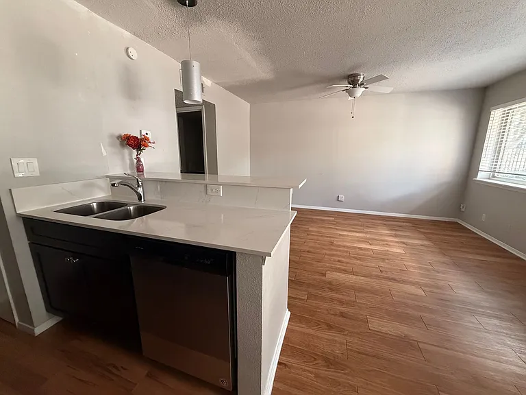 1202 Newning Ave #106 — Photo 6