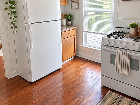 3rd image of 111 Osborne St APT 3