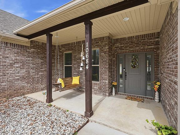 3rd image of 10684 Hinds Rd