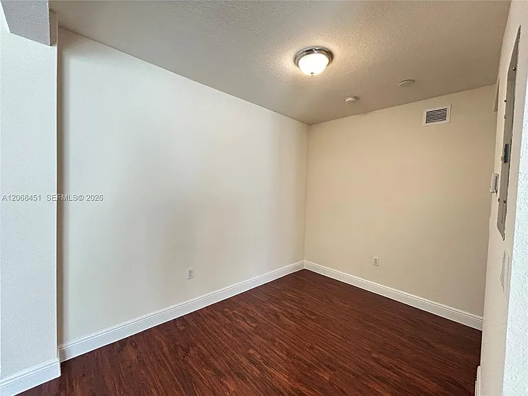 2931 Sheridan Ave #12 — Photo 13