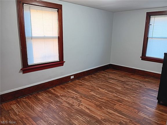 5th image of 94 Brighton Dr