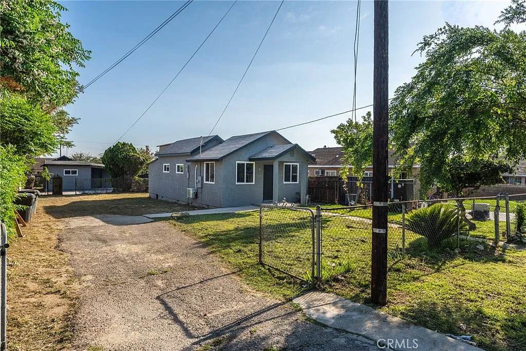 4 bed, 1200 sqft, $2,899 — Photo 1
