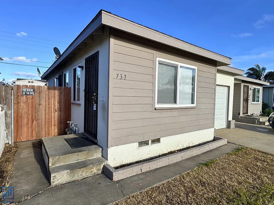 733-735 S Woodlawn Ave
