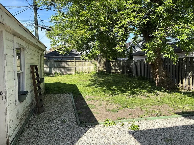 855 Edward Ave — Photo 5