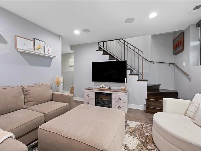 1349 N Leavitt St #1B — Photo 19