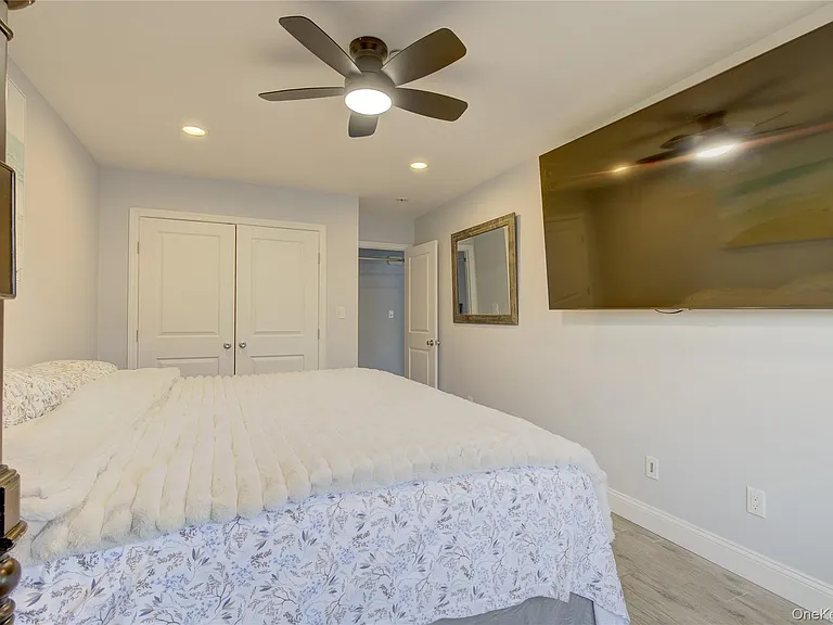 48 Wyoming Ave — Photo 11