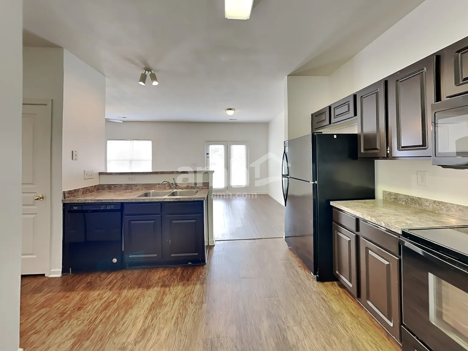 3 bed, 2.5 bath, 1344 sqft, $1,995 — Photo 4