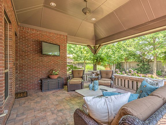 3rd image of 6613 Whittier Ln