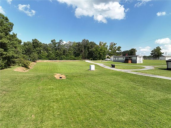4th image of 1425 Amity Rd