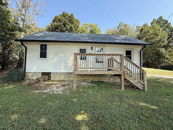 3rd image of 4397 Round Mountain Rd